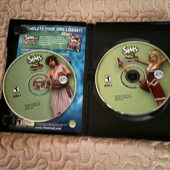 The Sims 2 University Expansion Pack PC CD ROM Game 2005 2 Discs - Picture 3 of 4
